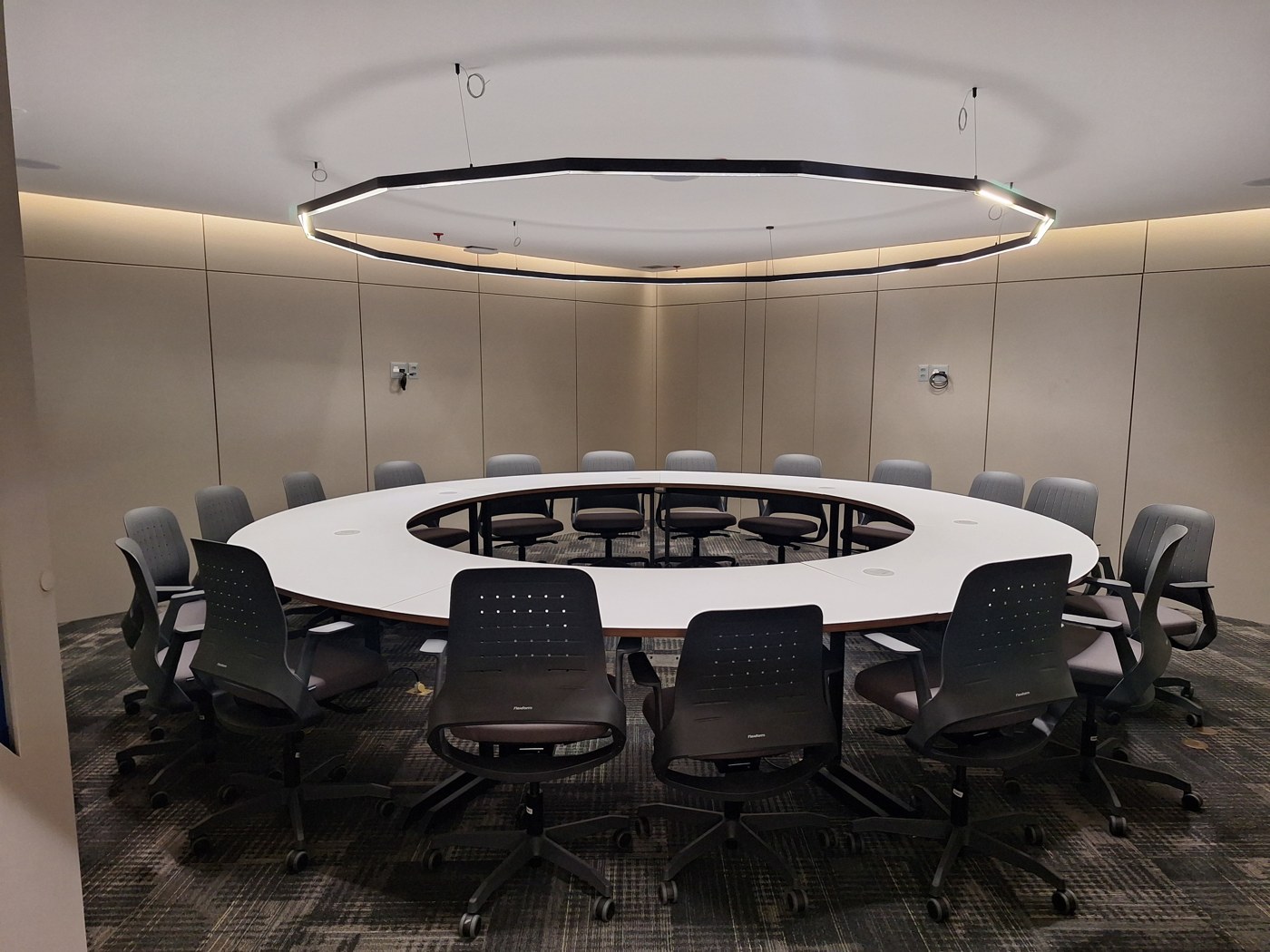 Reitoria Feluma — sala de reunião