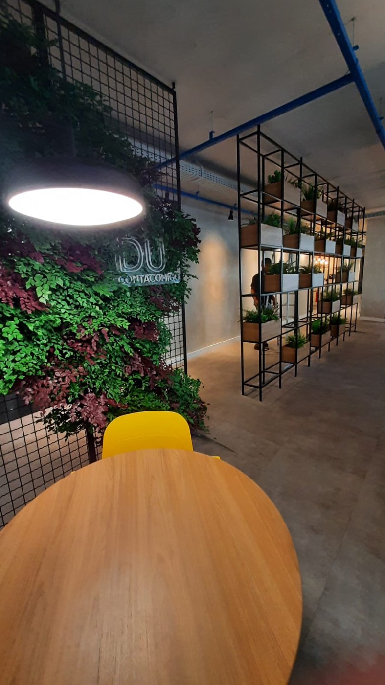 DU Cash — Grupo Zelo, escritório com jardim vertical