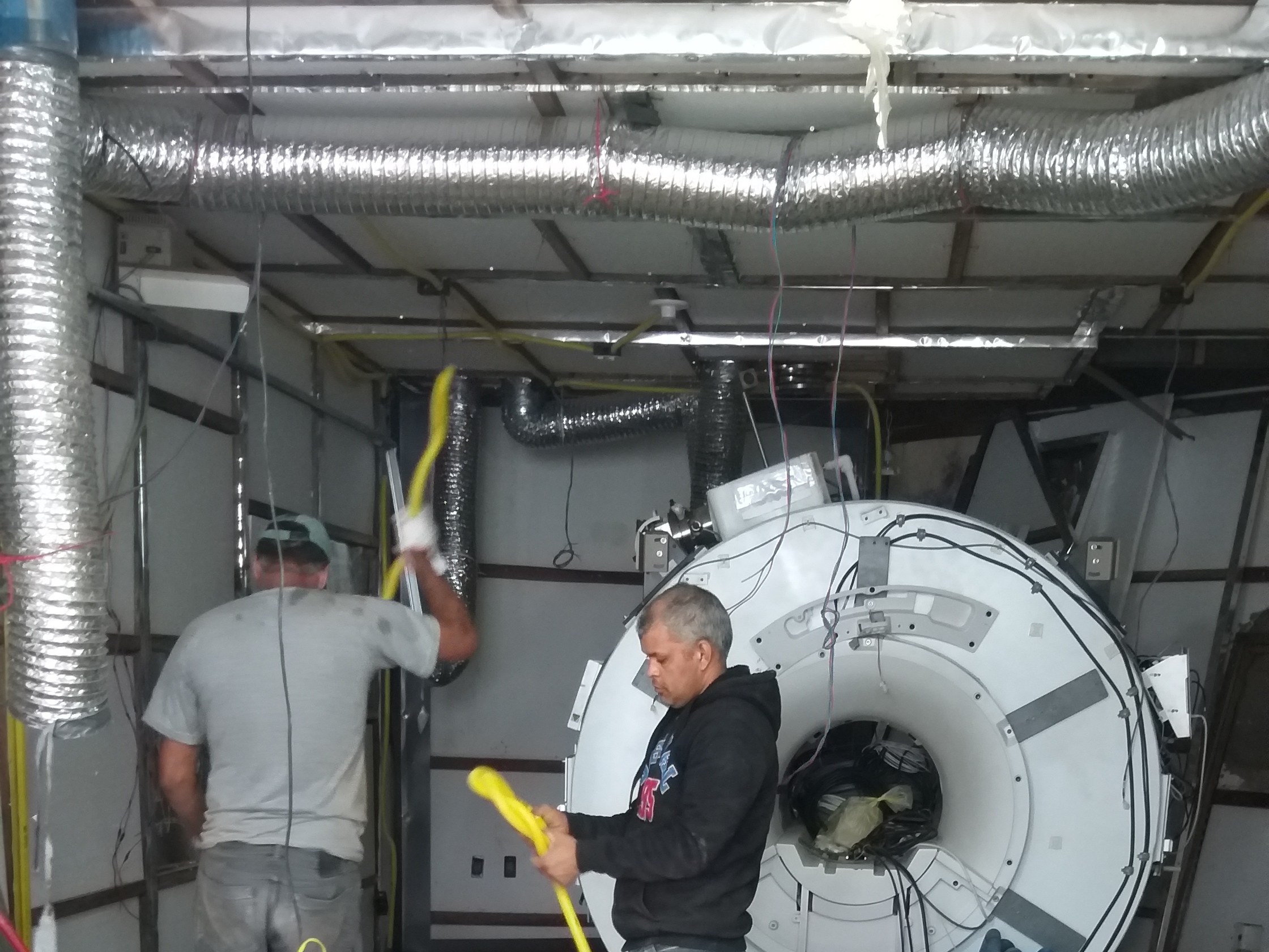 Instalação de equipamento de ressonância magnética
